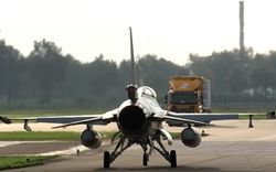 Истребитель F-16 подбил сам себя: в НАТО пока не знают причину