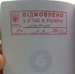 Крымчане возмущены: с украинским и российским паспортами им отказывают во въезде в Украину