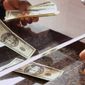 УКБС призвал украинцев не скупать доллары для стабилизации курса гривны на Forex