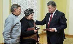 Порошенко посмертно наградил трех иностранцев орденом Героев Небесной Сотни