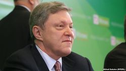 Явлинский назвал Крым и войну в Украине главными причинами кризиса в РФ