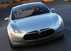 NHTSA в США отзывает все автомобили Tesla, Ferrari и McLaren