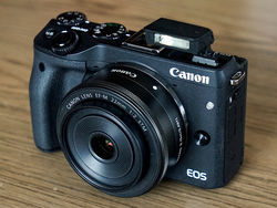 У новой беззеркальной камеры Canon EOS M3 все возможности зеркальной