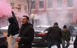 В Санкт-Петербурге консульство Украины забросали костями