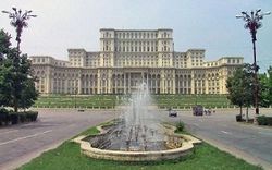 Румынский парламент отправил президента в отставку