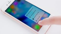 Украинцы с ночи заняли очереди в магазины, чтобы купить iPhone 6s