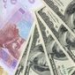 Гривна к доллару слабнет на слухах о национализации "Приватбанка"