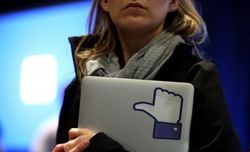 Ищите работу? Facebook набирает редакторов для новостной ленты