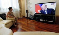 Россияне стали меньше смотреть ТВ-новости и доверять им