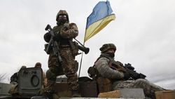 Зачем украинцев пугают военным положением 