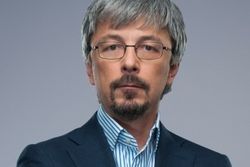 Ткаченко объяснил, почему на канале 1+1 обрезали поздравление Порошенко