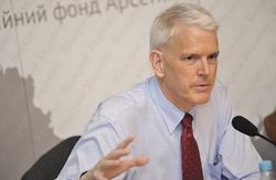 Экс-посол США в Украине Пайфер – за американскую помощь Киеву