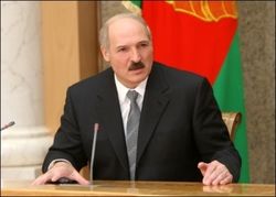 Лукашенко потребовал "подстричь под одну гребенку" все банки Беларуси