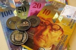 Поддерживать франк было слишком накладно – Нацбанк Швейцарии
