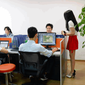 ИТ-компании Китая мотивируют сотрудников, нанимая в офис молодых девушек