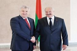 Лукашенко выразил готовность помочь Украине