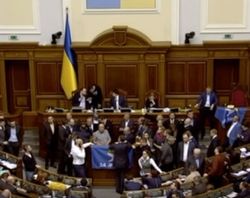 Курс на членство в НАТО и ЕС внесен в Конституцию Украины