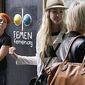 Парижане устали от FEMEN и  требуют их  изгнания из Франции