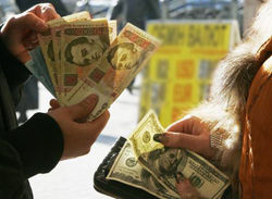 Курс доллара к гривне на межбанке Украины достиг максимума 9,28