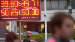 Крым камнем тянет рубль на дно – Bloomberg