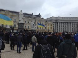 Участники митинга в Киеве организовывают самооборону от Беркута