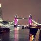 Тауэрский мост в Лондоне в честь рождения принцессы подсветили розовым