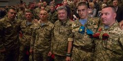 Подвиг киборгов возродил дух украинской армии – Порошенко о фильме «Аэропорт» 