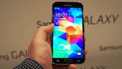 Самым популярным смартфоном Samsung Galaxy S5 стать не смог 