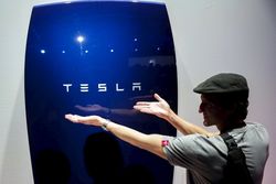 Tesla представила перезаряжаемые аккумуляторы для дома