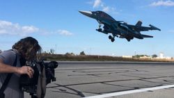 Иностранных журналистов пустили на российскую авиабазу в Сирии