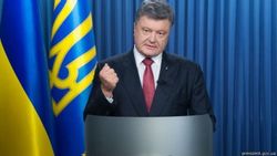 Изменения в Конституцию помогут в войне с Россией – Порошенко 