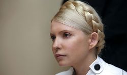 Тимошенко попросила Януковича не подписывать приговор Украине 