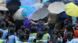 Протесты в Гонконге стихли, полицейских выводят из центра города
