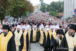 На Софиевской площади в Киеве прихожане УПЦ МП спели «Боже, царя храни»