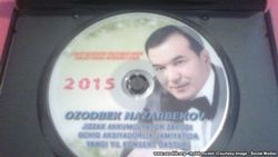 Рабочих завода заставляют покупать запись бесплатного концерта в Узбекистане