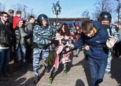 Навальный вывел на акции протеста «непоротое поколение» – Сатаров