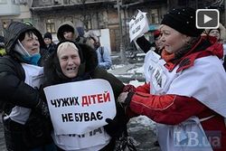 В МВД Украины назвали слезы солдатских матерей "происками экстремистов"