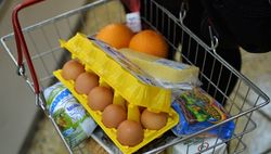 Продукты питания и отдых – главные статьи экономии россиян