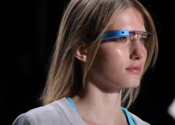 В следующем году Google Glass  будут работать на процессоре Intel     