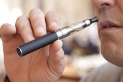 Словом 2014 года Оксфордский словарь назвал vape – курение е-сигареты