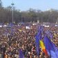 100 тысяч человек в Кишиневе вышло на митинг в поддержку евроинтеграции 