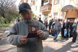 Раздав паспорта РФ в ДНР и ЛНР, Кремль намеренно сорвет Минские соглашения