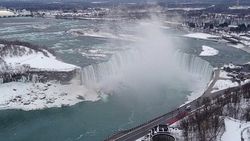 Ниагарский водопад зимой