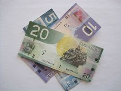 Курс доллара к канадцу продолжил снижение на фоне сокращения поставок в производственном секторе Канады