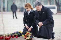 Порошенко назвал Голодомор проявлением гибридной войны против Украины