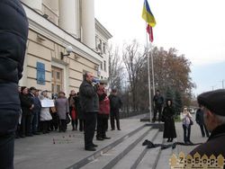 Активисты Евромайдана заблокировали городской совет Запорожья