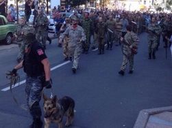 Террористы в Донецке провели по центру колонну пленных украинских военных