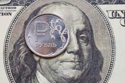 Крупнейший хедж-фонд США распродает рубли 