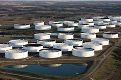 США расширили распродажу нефти из резервов
