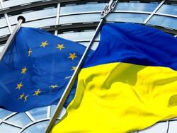 Сикорский предложил взять паузу в евроитеграции Украины